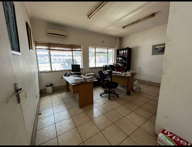 1,160M² WAREHOUSE FOR SALE IN PRIMROSE
